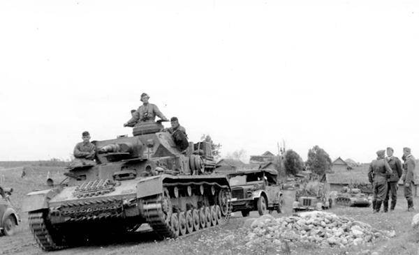 二战苏德战争，第4装甲集团军为何参加战役最多？战斗力强